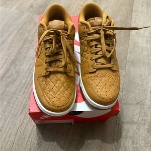 Nike dunk low Tan Sneakers Sleek and Stylish